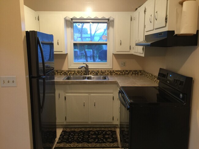 Kitchen - 118 Esther Ave