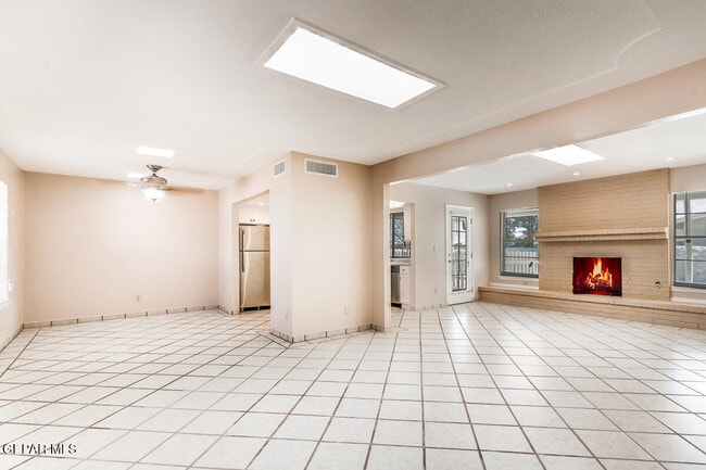 Building Photo - 5016 Cockrell Ln