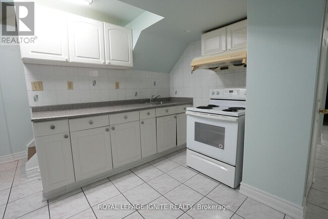 Building Photo - 20 Goodwood Dr