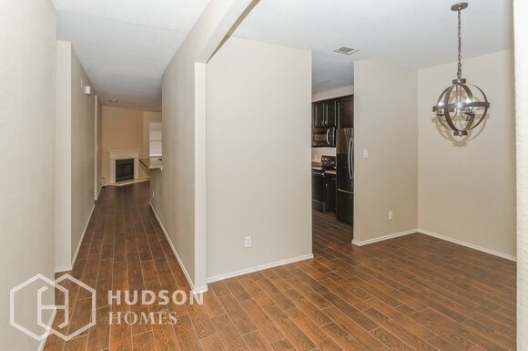 Foto del edificio - NOW AVAILABLE! - 203 Moonlight Dr, Red Oak...