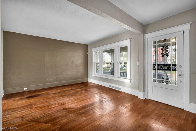 Building Photo - 651 E 115th St