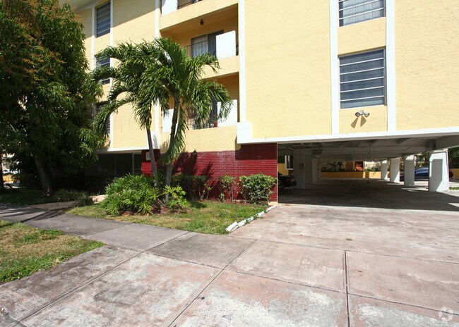 Foto del edificio - 131 Menores Ave