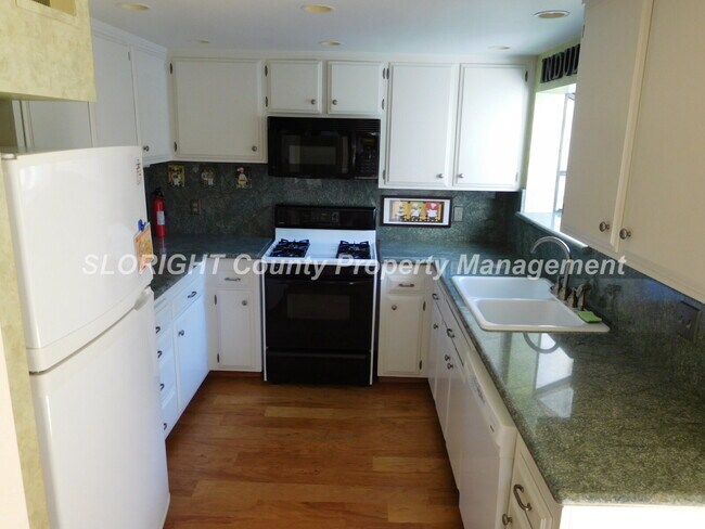 Foto del edificio - AVAILABLE AUGUST - Windermere Village Townhome - 3 Bed / 2.5 Bath