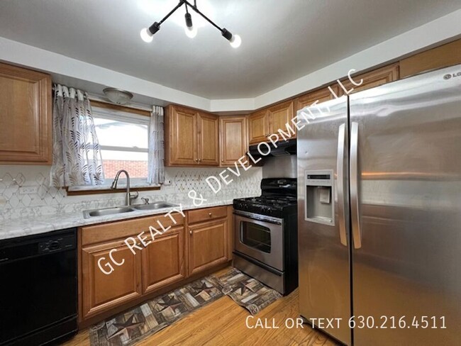 Foto del edificio - ***SCHAUMBURG DUPLEX / 2BDRM - 2BTH / SS A...