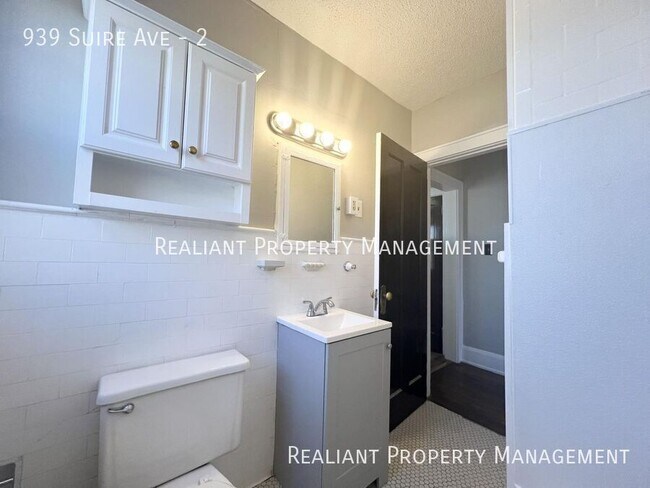 Building Photo - 939 Suire Ave