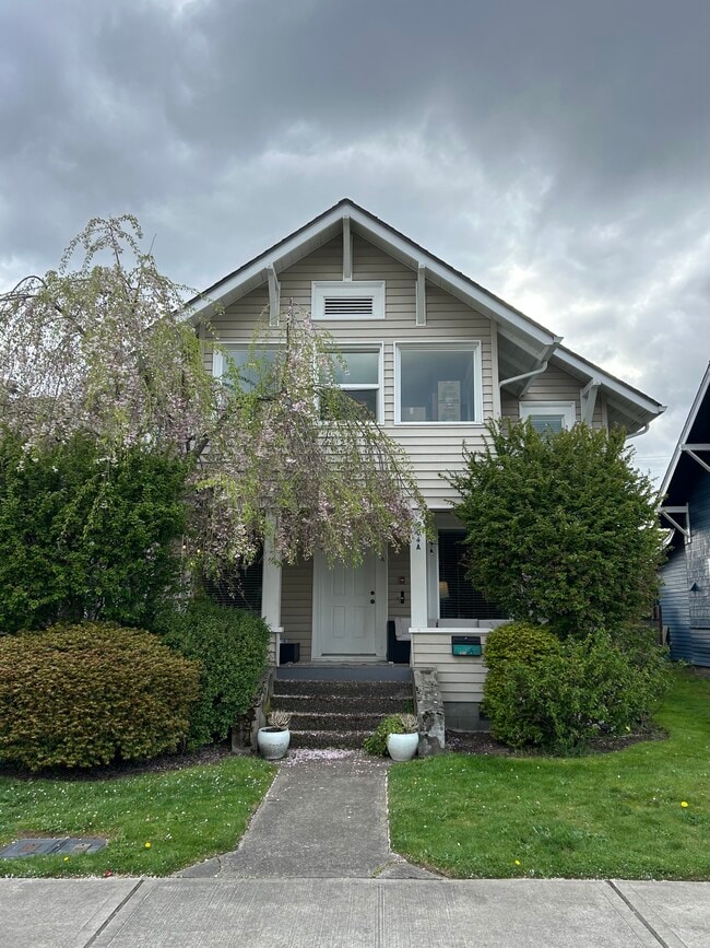 Building Photo - 904 Ryan Ave