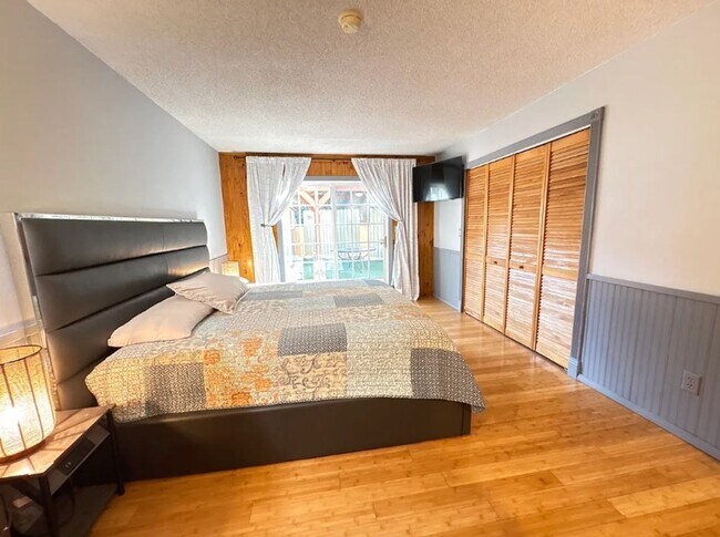 Building Photo - Beautiful 3 Bedroom 2 Bathroom House in Granda Hills