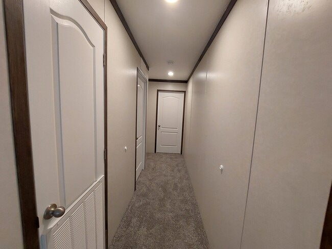 Building Photo - 195 Gem St