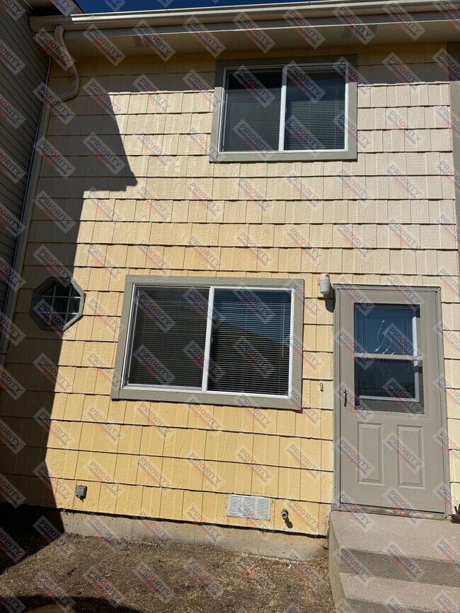 Building Photo - 7008 Robin Dr