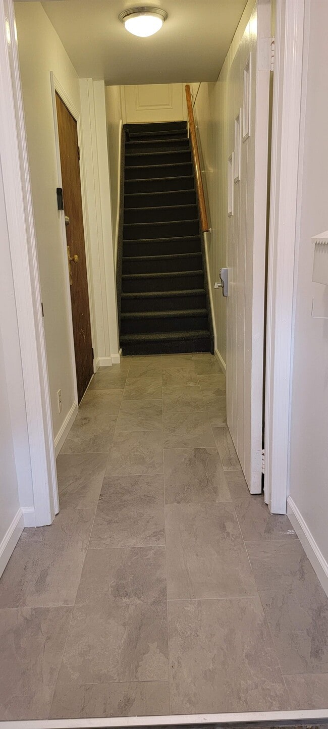 Building Photo - 173 Lockwood Ave