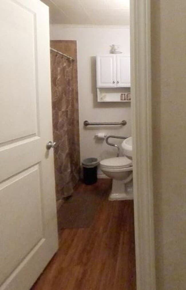 Building Photo - Adorable 2 bedroom 1 bath 2 car garage in ...