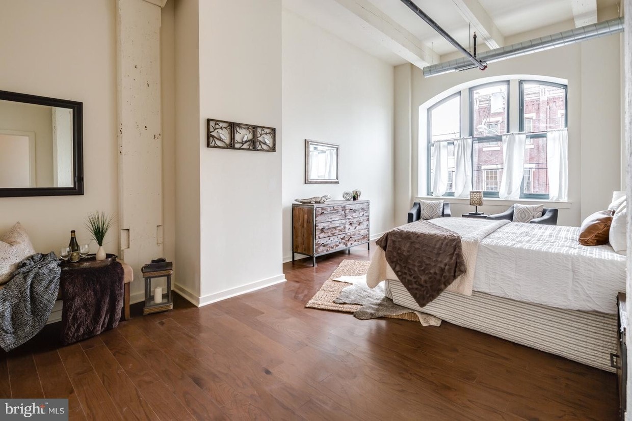 Primary Photo - 1642 Fairmount Ave