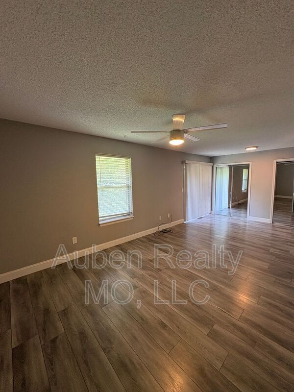 Foto del edificio - 6815 NW Mokane Ave