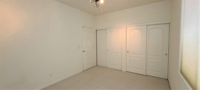 Building Photo - Summerlin