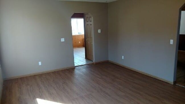 Building Photo - Home in Friendly Manhattan, Montana