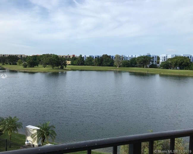Foto del edificio - 9688 Fontainebleau Blvd