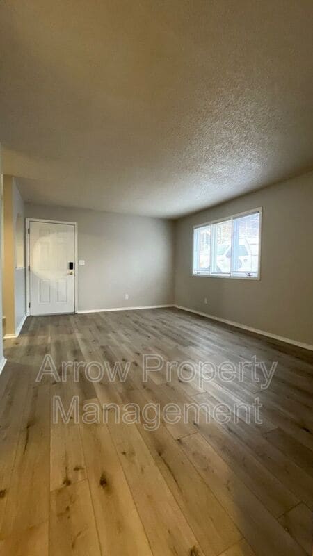 Building Photo - 729 H St