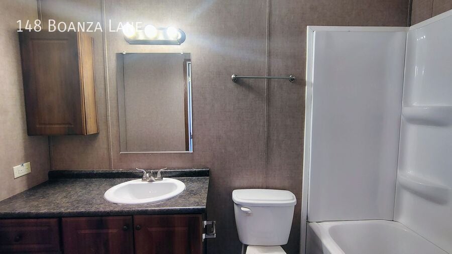 Building Photo - 148 Boanza Ln