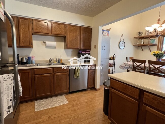 Building Photo - 4128 Meadowlark Way