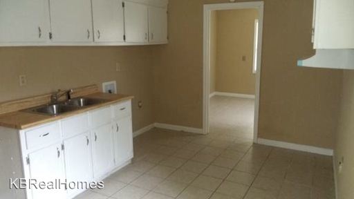 Building Photo - 1127 Canary Ln