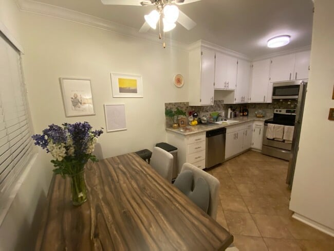 Foto del edificio - 11470 Moorpark St