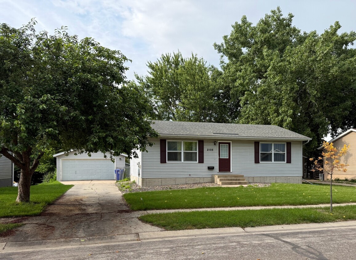 Primary Photo - 2105 49 1/2 Ln NW