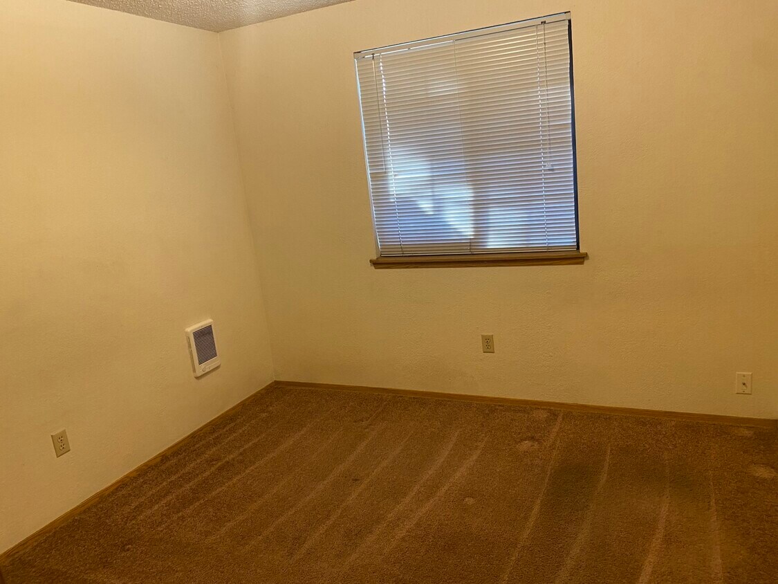 Foto principal - 16611 E B St