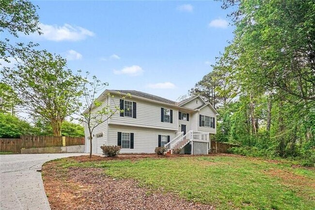 Foto del edificio - Beautiful, move-in ready split-level home in Hoschton