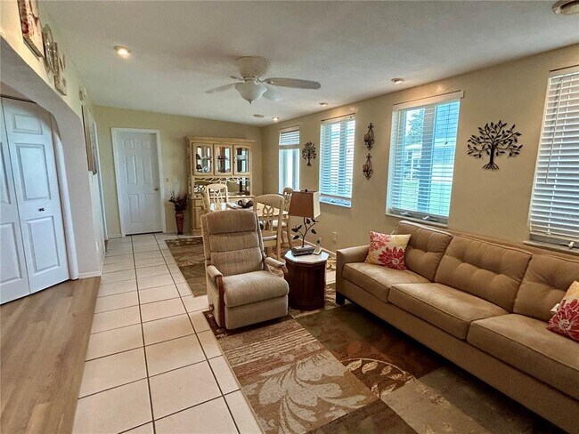 Foto del edificio - 245 Cherrywood Dr