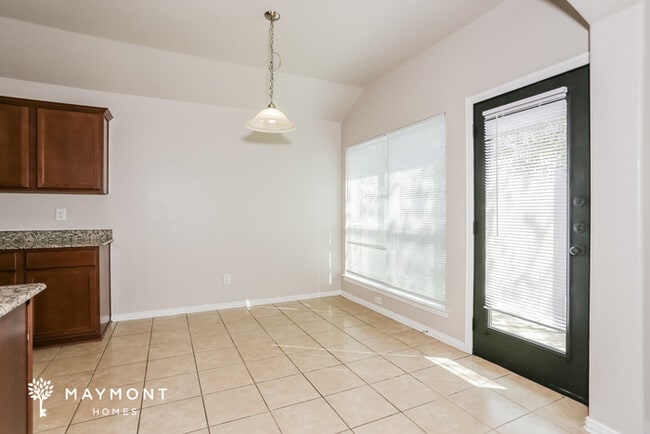 Building Photo - 2113 Natchez Dr