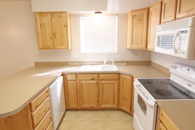 Building Photo - 2 Bed, 1.5 Bath, HVAC