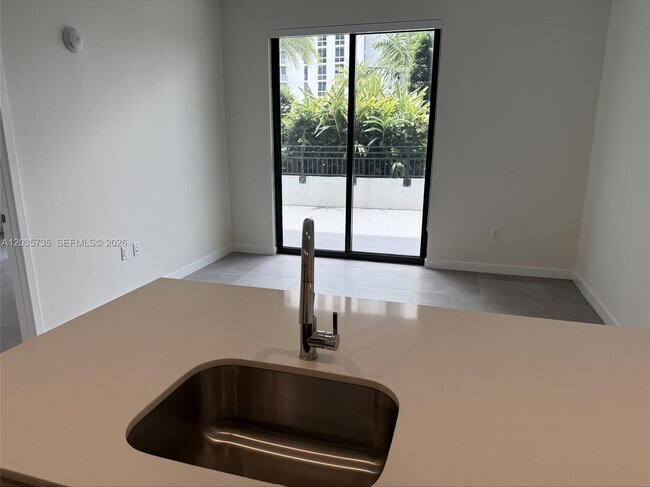 Foto del edificio - 16395 Biscayne Blvd