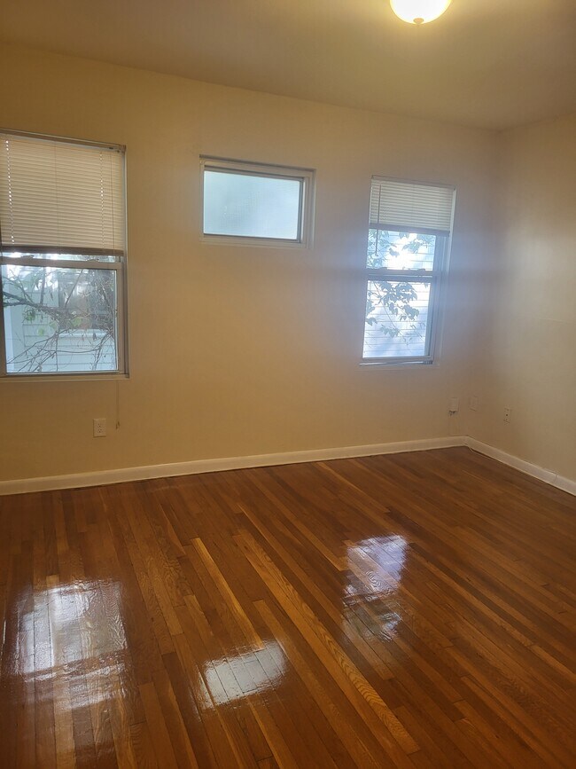 Building Photo - 25 Fessenden St
