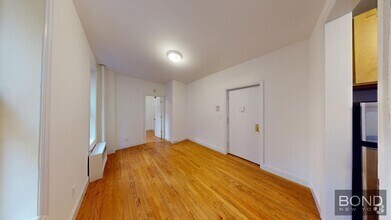 Building Photo - 425 E 65th St
