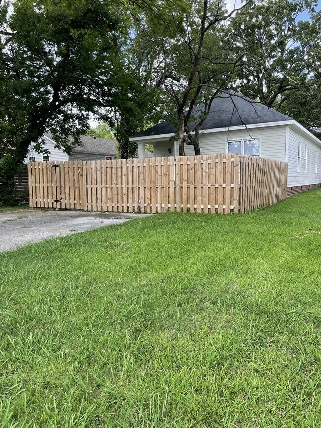 Building Photo - 2014 Duncan Avenue