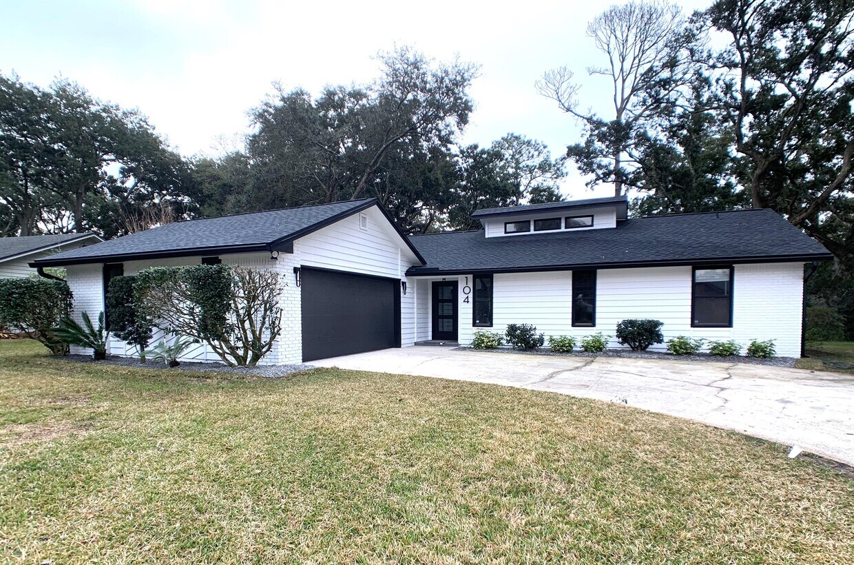 Foto principal - 104 Poseidon Ln