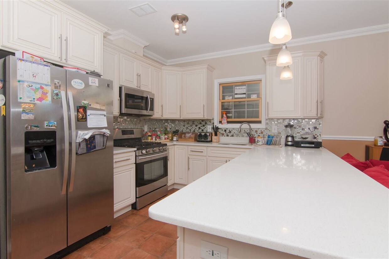 Foto principal - 142 Logan Ave