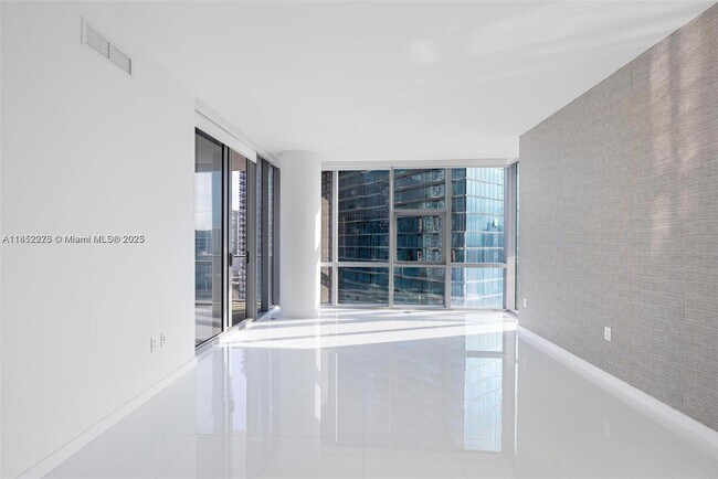Foto del edificio - 851 NE 1st Ave