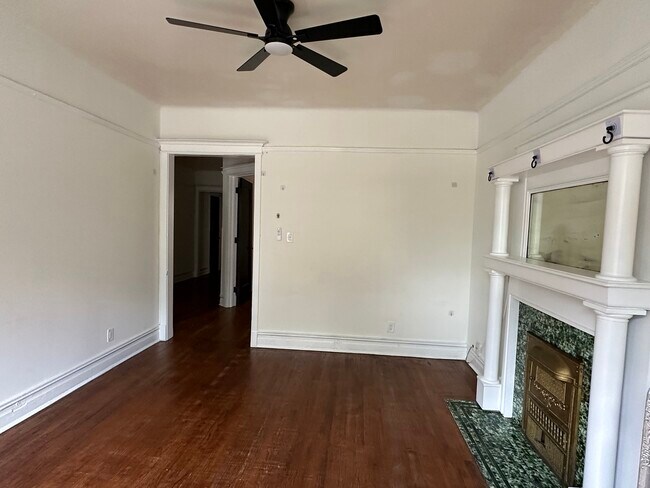 Foto del edificio - 5410 S Indiana Ave
