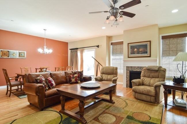 Foto del edificio - 547 Bobby Ann Ct