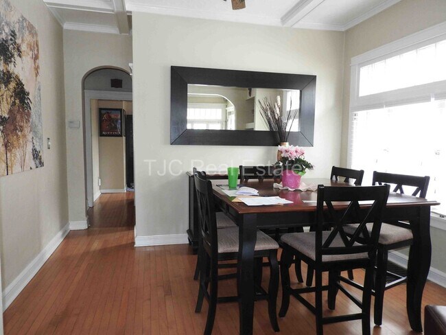 Foto del edificio - 2322 Cherry St