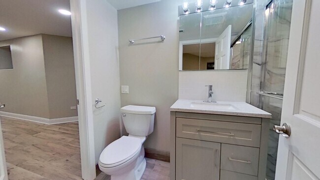 Foto del edificio - 736 W Briar Pl