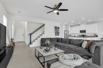 Building Photo - 7218 Clearwater Cv Dr