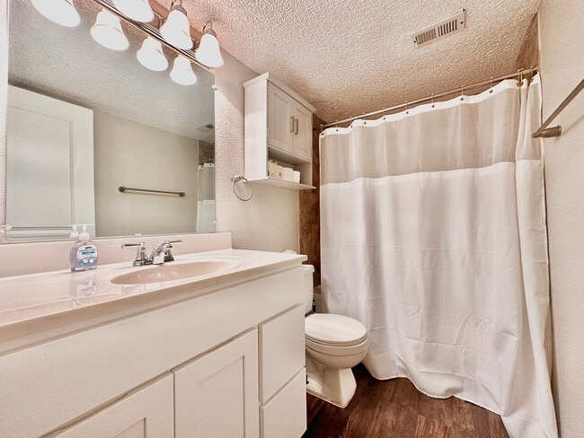 Building Photo - Premium University Quarters 1x1