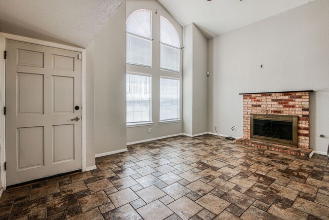 Building Photo - Beautiful Corner House in Northeast