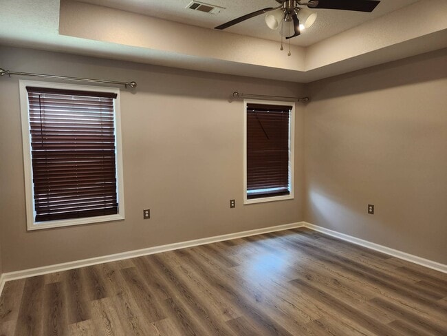 Building Photo - 210 Stacy Dr
