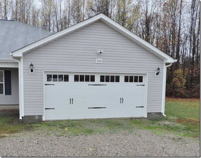 Building Photo - 9160 S. Old Carriage Road