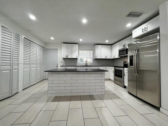 Foto del edificio - 1762 NE 145th St