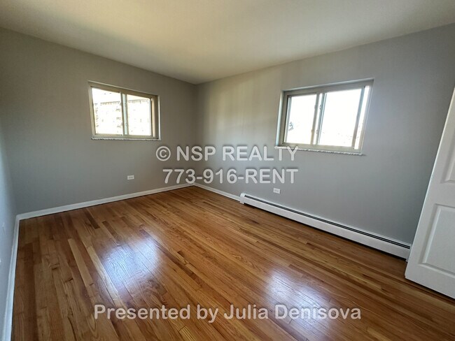 Foto del edificio - 1653 Oakwood Ave