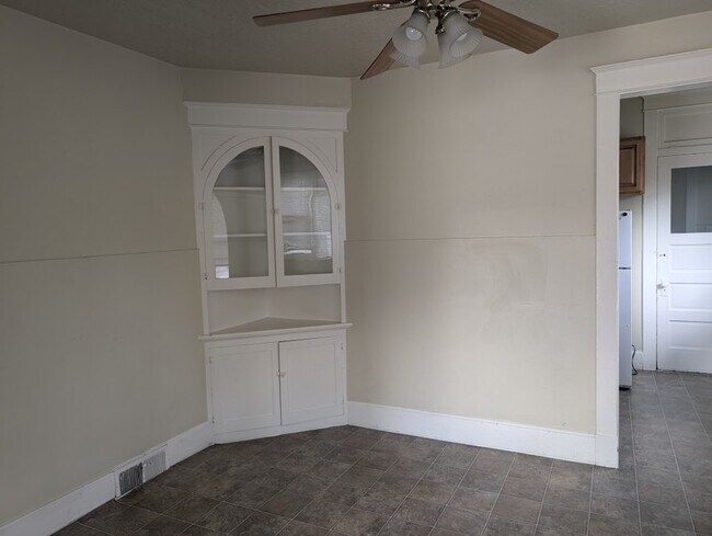 Building Photo - 372 N 500 W